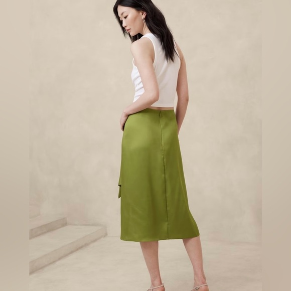 NWT! Banana Republic Bamboo Shoot Green SILKY CREPE SARONG MIDI SKIRT - Picture 3 of 7